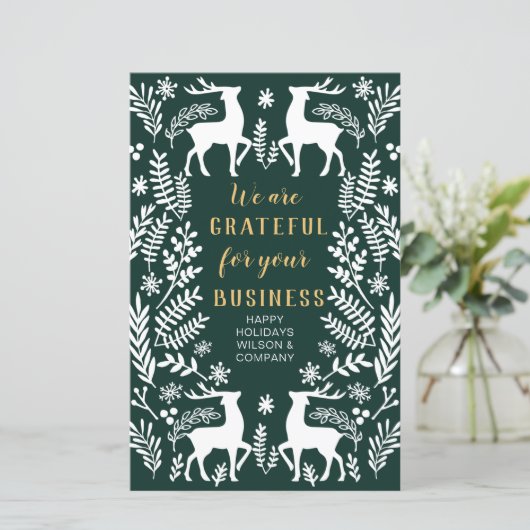 Groene Nordic Reindeer Business Holiday Card (Staand voorkant)