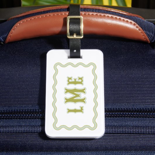 Groene Op Maat Gemaakte Scalloped Monogram Bagagelabel (Voorkant Insitu 2)