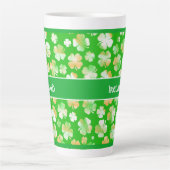 Groene/Oranje Shamrocks Pattern St. Patrick's Day Latte Mok (Voorkant)