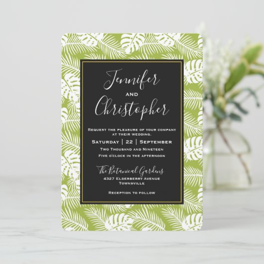 Groene palmbladeren regenwoudpatroonbruiloft kaart (Staand voorkant)