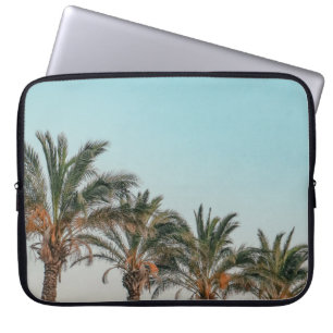 GROENE PALMBOMEN ONDER BLUE SKY LAPTOP SLEEVE