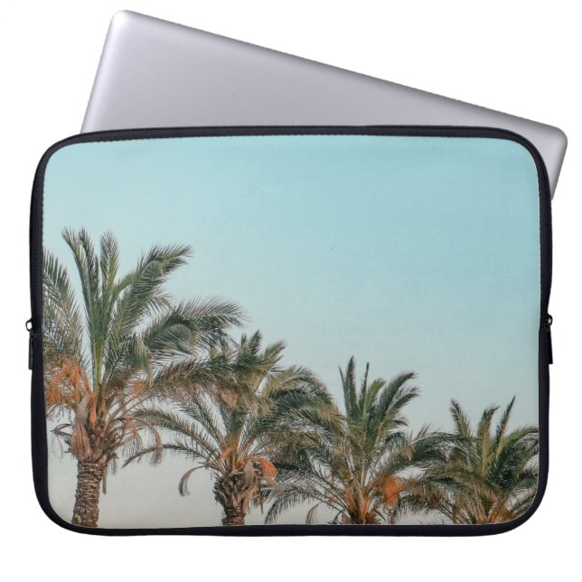 GROENE PALMBOMEN ONDER BLUE SKY LAPTOP SLEEVE (Voorkant)