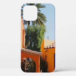 Groene palmboom naast bruin beton Case-Mate iPhone case