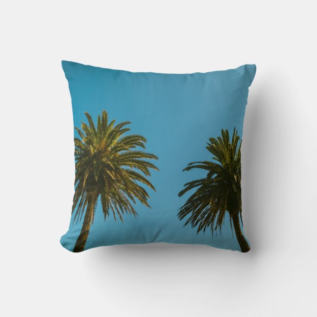 Groene palmboom onder blauwe hemel 's ochtends kussen (Voorkant)