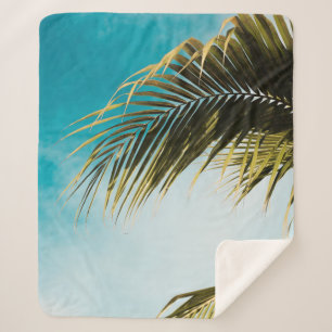 Groene palmboom onder blauwe hemel sherpa deken