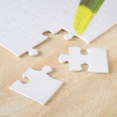 Groene papegaaiachtige vogel op een boomvertakking legpuzzel (Zijkant)