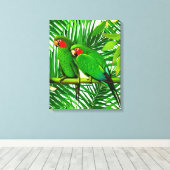Groene papegaaien in een Oerwoud-instelling Canvas Afdruk (Insitu (Houten vloer))