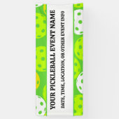 Groene Pickleball Verjaardagsfeest Moderne Buiten Spandoek (Verticaal)