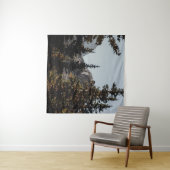 GROENE PIJNBOMEN NAAR HET MEENTAIN TIJDENS DE DAG WANDKLEED (In Situ (horizontaal))