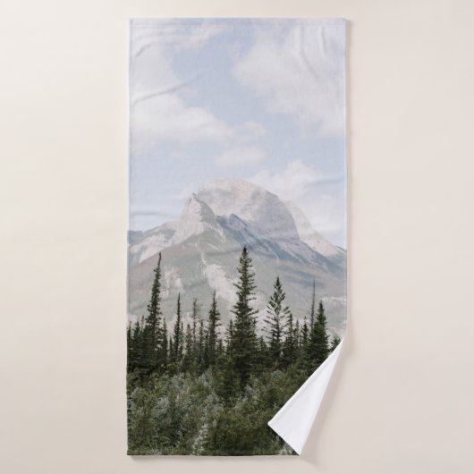 GROENE PIJNBOMEN NEAU ONDER WITTE KLEUTEN BADHANDDOEK (Badhanddoek)