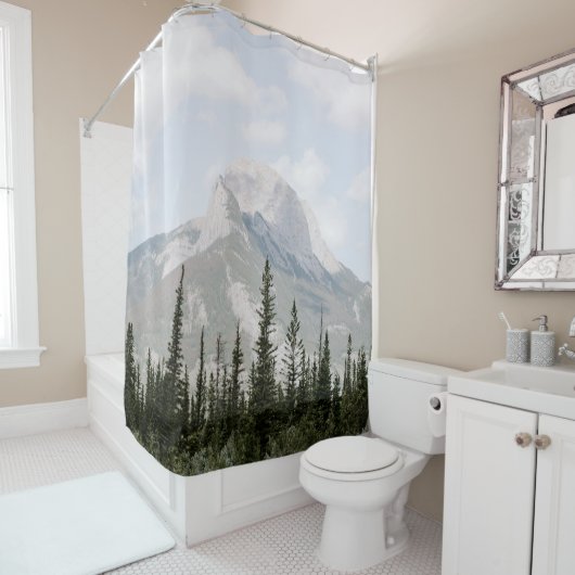 GROENE PIJNBOMEN NEAU ONDER WITTE KLEUTEN DOUCHEGORDIJN (In situ)