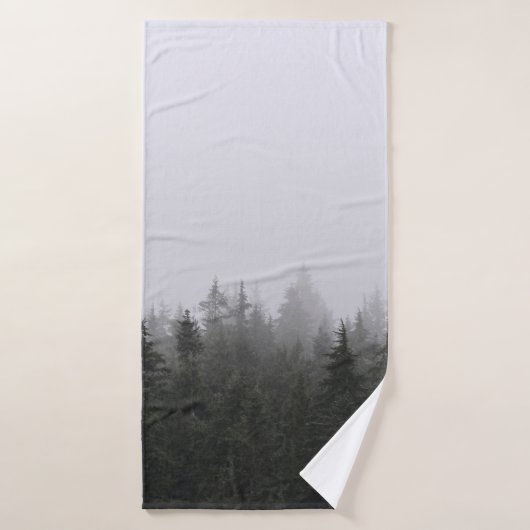 GROENE PIJNBOMEN ONDER WITTE SKY BADHANDDOEK (Badhanddoek)