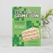 Groene Pixelated Gamer Cake Kids Verjaardag Kaart (Staand voorkant)