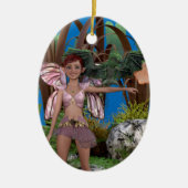 Groene pixeldraak op de arm van Avery Keramisch Ornament (Voorkant)