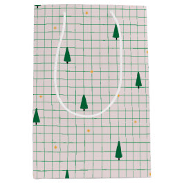 Groene pleinen met kerstbomen op wit medium cadeauzakje