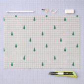 Groene pleinen met kerstbomen op wit tissuepapier (Craft)