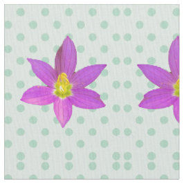 Groene polka-stippen in roze bloemmotief stof