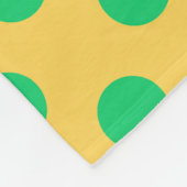Groene polka-stippen op geel fleece deken (Hoek)