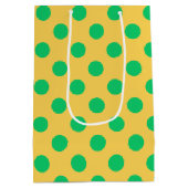Groene polka-stippen op geel medium cadeauzakje (Achterkant)