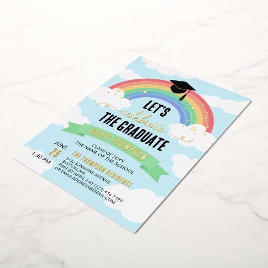 Groene regenboogwolken Laten we de afgestudeerde v Folie Uitnodiging (Gedraaid)