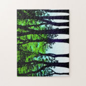 Groene rij bomen tegen een blauwe hemel legpuzzel (Verticaal)