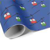 Groene & rode gondels met ski's op blauw cadeaupapier (Rol Hoek)