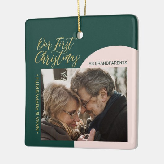 Groene, roze en gouden, moderne eerste kerstfoto keramisch ornament (Links)