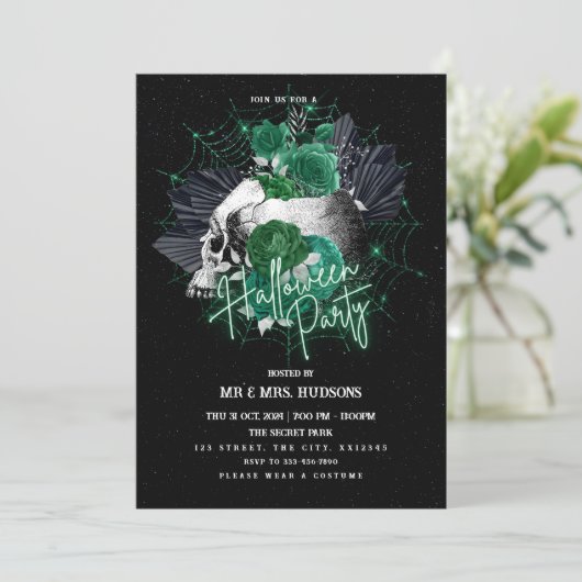 Groene Rozen en Skull Halloween-feestuitnodiging Kaart (Staand voorkant)