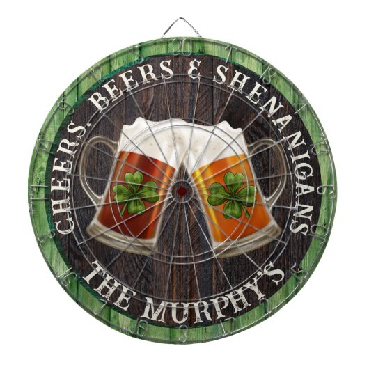 Groene Rustic Wood Cheers Beers and Shenanigans Dartbord (Voorkant)