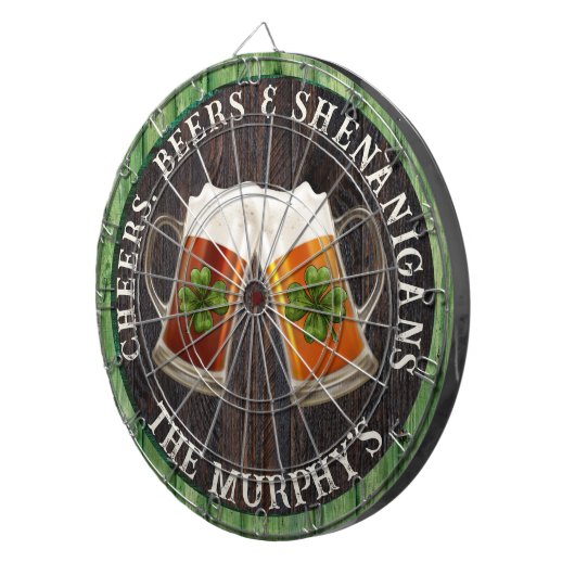 Groene Rustic Wood Cheers Beers and Shenanigans Dartbord (Voorkant Rechts)