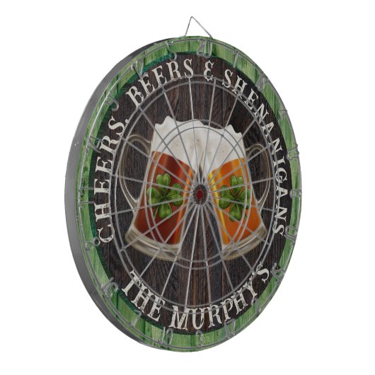 Groene Rustic Wood Cheers Beers and Shenanigans Dartbord (Voorkant Links)
