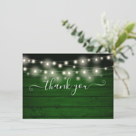 Groene Rustieke Houten Strijklichten Script Bedankkaart (Staand voorkant)
