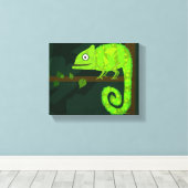 Groene schattige kameleon canvas afdruk (Insitu (Houten vloer))