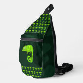 Groene schattige kameleon sling bag (Rechterhoek)