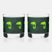 Groene schattige kameleon whisky glas (Links)