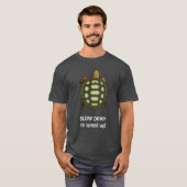 Groene schildpad met bewerkbare vertragingstekst T T-shirt (Voorkant volledig)