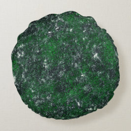 Groene schimmel op witachtige grijze rots- of boom rond kussen