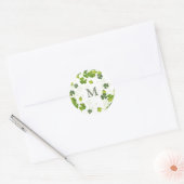Groene Shamrock-boeketmonogram St. Patrick's Ronde Sticker (Envelop)