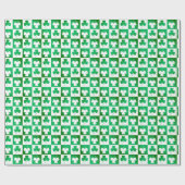 Groene Shamrock Klaver op Checkerboard Irish Party Cadeaupapier (Vlak)