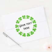 Groene Shamrockand-rand Tekst toevoegen Ronde Sticker (Envelop)