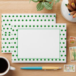 Groene Shamrocks op White Envelope Envelop