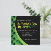 Groene Shamrocks op zwart, St. Patrick's Day Party Kaart (Staand voorkant)