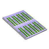 Groene ski's op paarse notitieboek (Rechterzijde)
