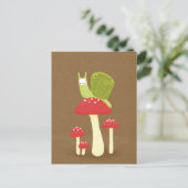Groene slak op rode gespikkelde paddenstoelen briefkaart (Staand voorkant)