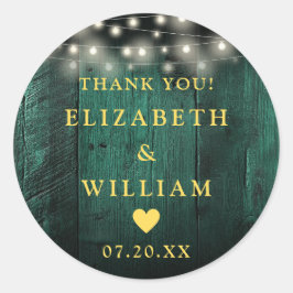 Groene slingerlichtjes rustieke houten trouwgunst ronde sticker