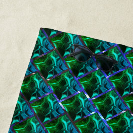 Groene smaragden en krommen onder nikkelrooster strandlaken