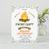 Groene s'more kamp verjaardagsuitnodiging kaart (Staand voorkant)