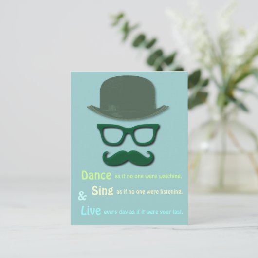 Groene snor, bril en derby pet briefkaart (Staand voorkant)