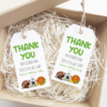 Groene sport met als titel Birthday Party Favor Gi Cadeaulabel<br><div class="desc">Dit is een label met cadeaubonnen voor sportfeesten. Het ontwerp omvat een groen kleurenprogramma met een football,  voetbal,  basketbal,  honkbal,  tennis,  golf en hockeypuck. verjaardagsfeest voor weinig man,  feestdag voor jongen,  groen en bruin</div>