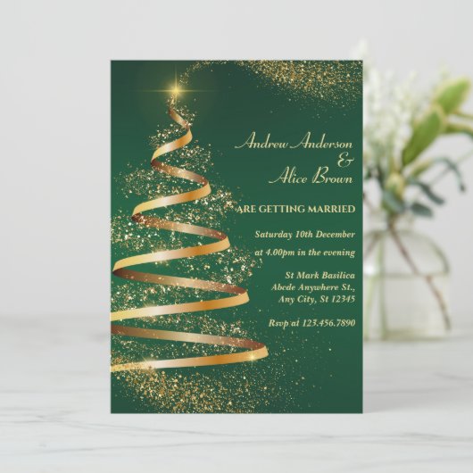 Groene sprankle kerstboom bruiloft uitnodiging (Staand voorkant)